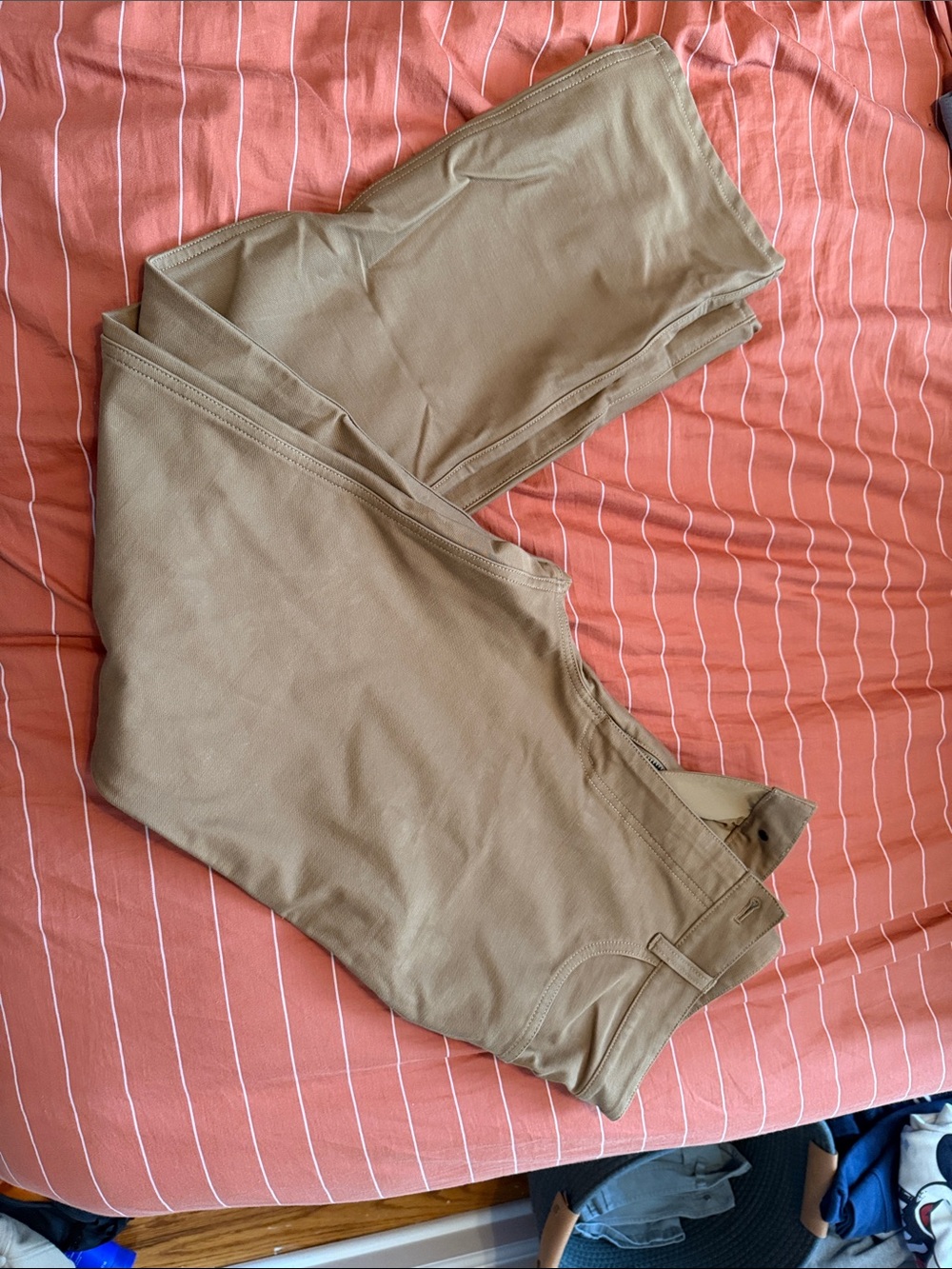 lululemon athletica Men's Chinos in Light Olive